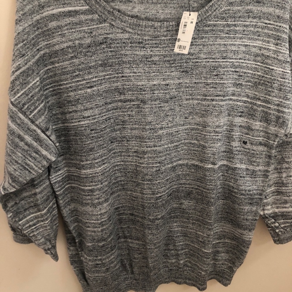 LIMITED gray 3/4 sleeve light sweater.